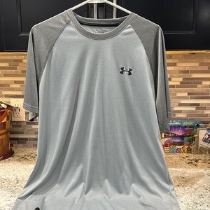 Men’s Under Armour shirt heatgear loose fit size Large